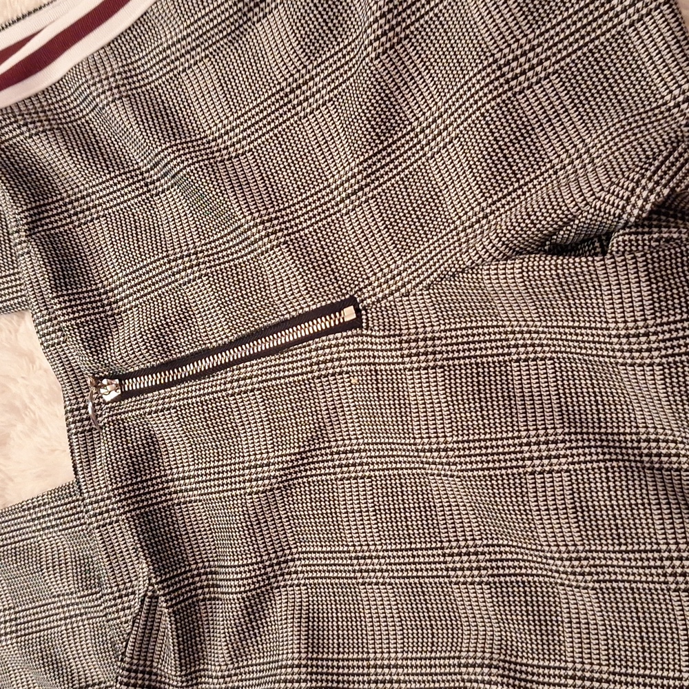 Guess Marcella Stripe Jet Blk Plaid Multi  W/ Maroon & White Stripes on Side SP - Picture 2 of 8